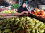 Jelang Ramadan, Harga Cabai Makin Pedas, Pedagang Jual Cabai Busuk