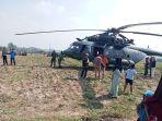 BREAKING NEWS: Helikopter TNI AD Angkut 10 Orang Mendarat Darurat di Blora