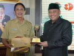 Kota-Tegal-Raih-tropi-Buku-Laporan-Pemetaan-Daya-Saing-Daerah-PDSD.jpg