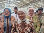 Menteri-Tenaga-Kerja-Ida-Fauziyah-saat-berkunjung-di-Pabrik-Djaru.jpg