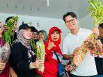 Mujab-terima-sumbangan-hasil-bumi.jpg