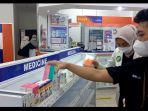 Penanggungjawab-Apotek-Kimi-Farma-Jepara-sedang-men.jpg