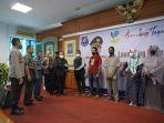Penyaluran-BLT-dan-subsidi-BBM-oleh-Pemerintah-K.jpg