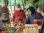 Plh-Kapolsek-Slawi-Ipda-Wawan-Prasetyo-simbolis-menyerahk.jpg