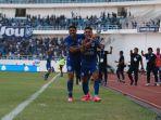 Selebrasi-Gali-Freitas-lawan-PSM.jpg