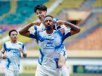 Selebrasi-Penyerang-PSIS-Semarang-Carlos-Fortes.jpg