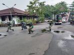 Situasi-latihan-tempur-kota-terintegrasi-TNI-dari-Yonif-406CK-yang-dipusatkan-di-Pu.jpg