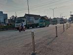 TRUK-SUMBU-TIGA-MELINTAS-BATANG.jpg