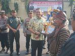 Wali-Kota-Pekalongan-Achmad-Afzan-Arslan-Djunaid-saat-menyera.jpg