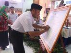 Wali-Kota-Tegal-Dedy-Yon-Supriyono-mengawali-penandatanganan-komitm.jpg