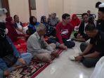 Walikota-Aaf-Tinjau-pengungsi.jpg