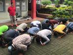 asimilasi-di-rumah-napi-lapas-semarang-sujud-syukur.jpg