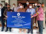 bi-tegal-serahkan-bansos-covid-19-bantuan-covid-19.jpg