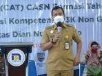 bupati-batang-wihaji-pantau-tes-skd-cpns.jpg