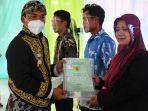 bupati-batang-wihaji-ptsl.jpg