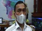 bupati-batang-wihaji-saat-diwawancara-awak-media-rabu-612021.jpg