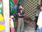 bupati-batang-wihaji-saat-meninjau-anak-yang-mengalami-stunting-atau.jpg