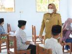 bupati-pekalongan-fadia-arafiq-saat-memantau-pelaksanaan-vaksinasi-di-ponpes.jpg