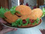burger-tahu-kreasi-siti-muarofah-35-dan-risa-novianto-40-warga-bojong-kabupaten-pekalongan.jpg