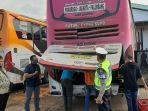 dua-bus-sudiro-tunggal-jaya-yang-terlibat-kecelakaan-beruntun-di-tol-semarang-batang.jpg