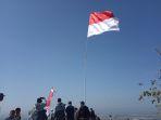 endera-merah-putih-berkibar-di-atas-bukit-cangkaraman-patiayam-desa-terban.jpg
