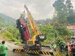 evakuasi-bangkai-bus-pariwisata-di-guci-tegal.jpg