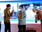 ganjar-terima-penghargaan-dari-jokowi-investasi.jpg