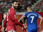 gelandang-manchester-united-bruno-fernandes-tersenyum.jpg