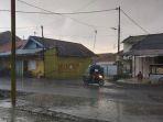 hujan-sedang-pada-sore-hari-di-jalan-raya-balamoa-kabupaten-tegal.jpg