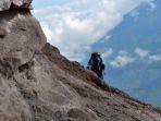 ilustrasi-pendaki-gunung-tersesat-survivor.jpg
