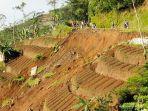 longsor-bahu-jalan-dan-talut-di-jalan-kabupaten-ruas-pagentan-pejawaran-kamis-1832021.jpg