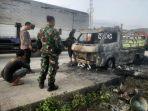 mobil-pick-up-pengangkut-sangkar-burung-hangus-terbakar.jpg