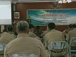 pegawai-pengadilan-negeri-pekalongan-saat-menerangkan-aplikasi-kembang-desa.jpg