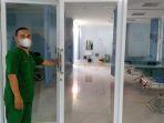 pegawai-rsud-bendan-saat-memperlihatkan-ruangan-igd-covid-19-ya-yang-kosong.jpg
