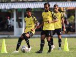pemain-ahha-ps-pati-alias-putra-safin-grup-psg-pati-saat-berlatih.jpg