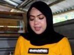 penjual-tempe-mendoan-di-kebumen-wajahnya-disebut-mirip-syahrini.jpg