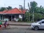 perempuan-bersepeda-adang-kendaraan-pantura.jpg