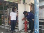 petugas-mengecek-hydrant-di-pasar-kota-kendal-jumat-3042021.jpg