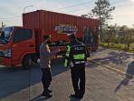 polisi-putar-balik-kendaraan-penutupan-exit-tol-salatiga.jpg