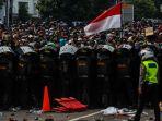 suasana-bentrok-antara-pelajar-dan-polisi-di-kawasan-harmoni.jpg