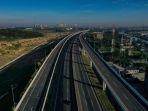 suasana-sepi-saat-lebaran-pertama-di-ruas-tol-jakarta-cikampek-km-42.jpg