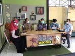 talkshow-bincang-kreatif-di-lppl-radio-slawi-fm-sabtu-2022021-lalu.jpg