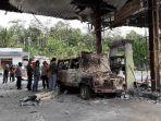 tim-labfor-polri-saat-memeriksa-bangkai-mobil-yang-terbakar.jpg
