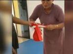 viral-emak-emak-gunting-merah-putih.jpg