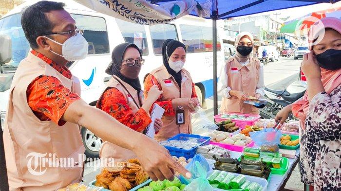 Operasikan Laboratorium Keliling Cegah Zat Berbahaya, BBPOM Jayapura Gelar Sidak Takjil