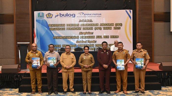 Serahkan DPA, Pj Bupati Biak Numfor Minta Pimpinan OPD Tingkatkan Kinerja
