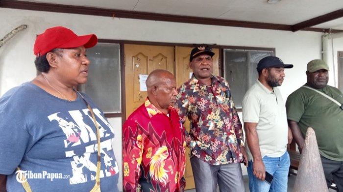ISU DEMO di Kantor YPMAK, Ini Tanggapan Direktur dan 5 Suku Kekerabatan di Mimika