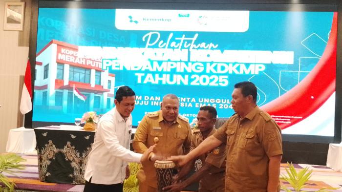 Aryoko Rumaropen Buka Pelatihan Pendamping Koperasi Desa dan Kelurahan se-Papua