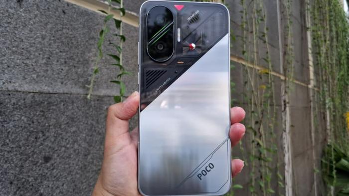 POCO F7 - HP POCO F7 mengusung kamera utama 50 MP (OIS, Sony IMX882), dan kamera ultrawide 8 MP. 