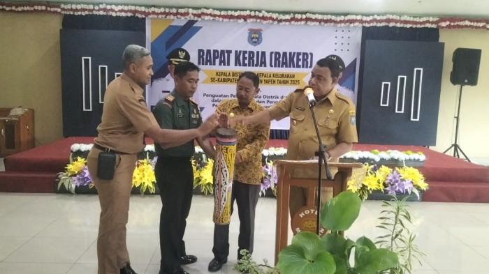 Bupati Benyamin Arisoy Buka Rekerdis se-Kabupaten Kepulauan Yapen